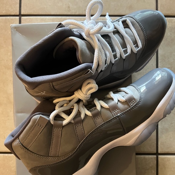 Rock classic Air Jordan style with the Retro 11 Cool Grey Shoes. Womens 9 - Picture 2 of 7